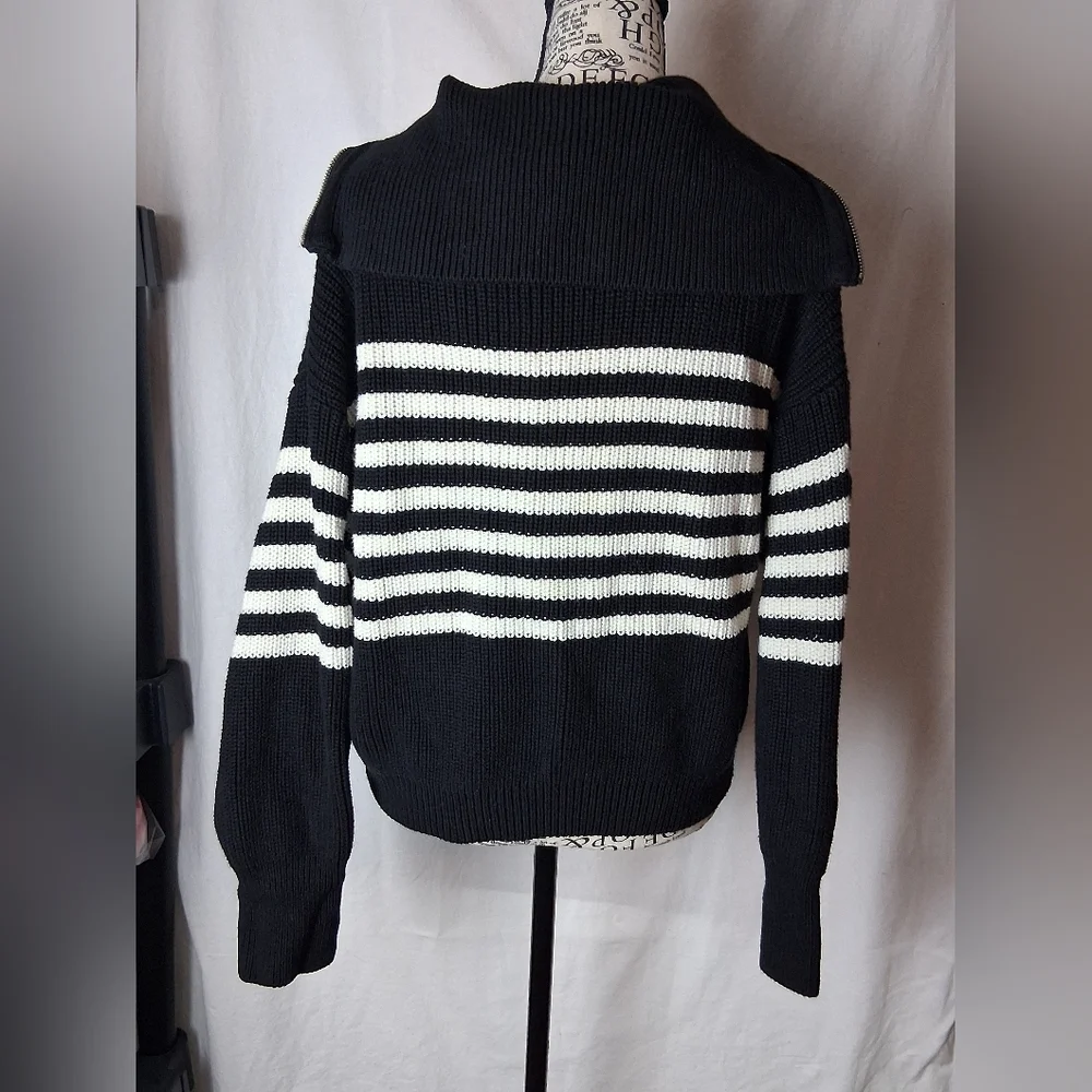 Adyson Parker Large Sweater - Picture 2 of 4